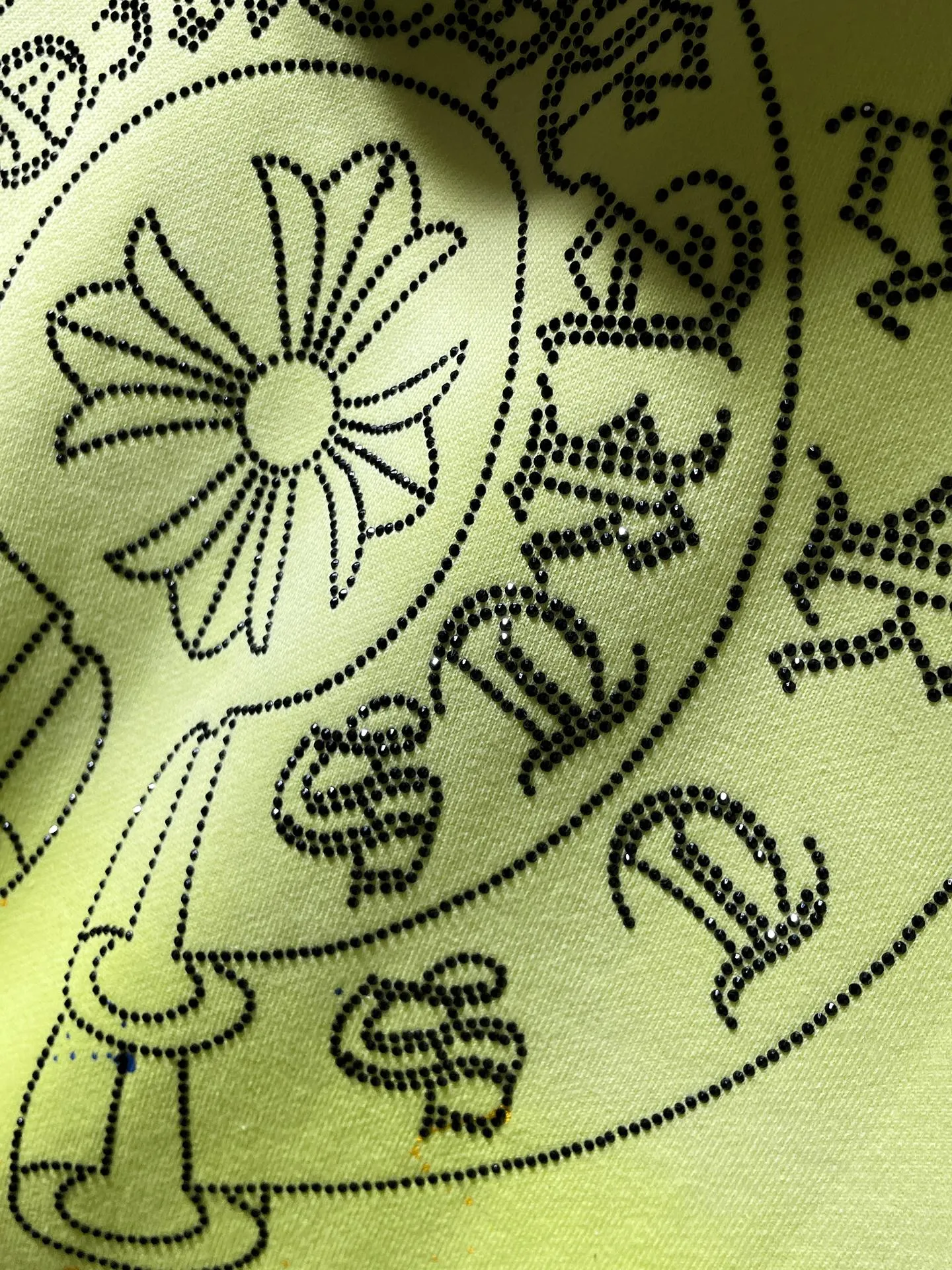 P300 Chrome Hearts Autumn and Winter 2055 Counter Synchronization The highest version! ! Crow Heart Cross Horseshoe Gradient Washed Water Splash Ink Hot Diamond Heavy Industry Sweater Improved Customized Version 1:1 High Weight High Quality Fabric Recommended Colors: Gradient Black Gradient Pink Gradient Green Code Number: S, M, L, XL